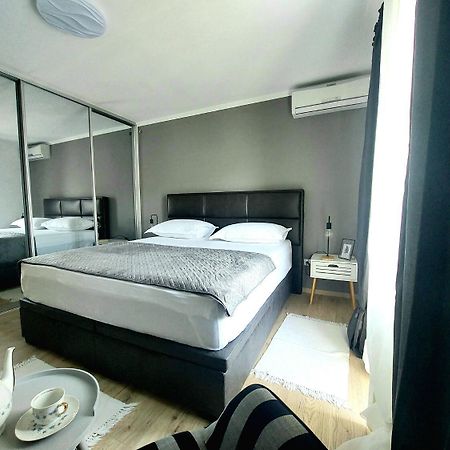 מאקרסקה Apartment Fila - Large & Close To The Beach מראה חיצוני תמונה